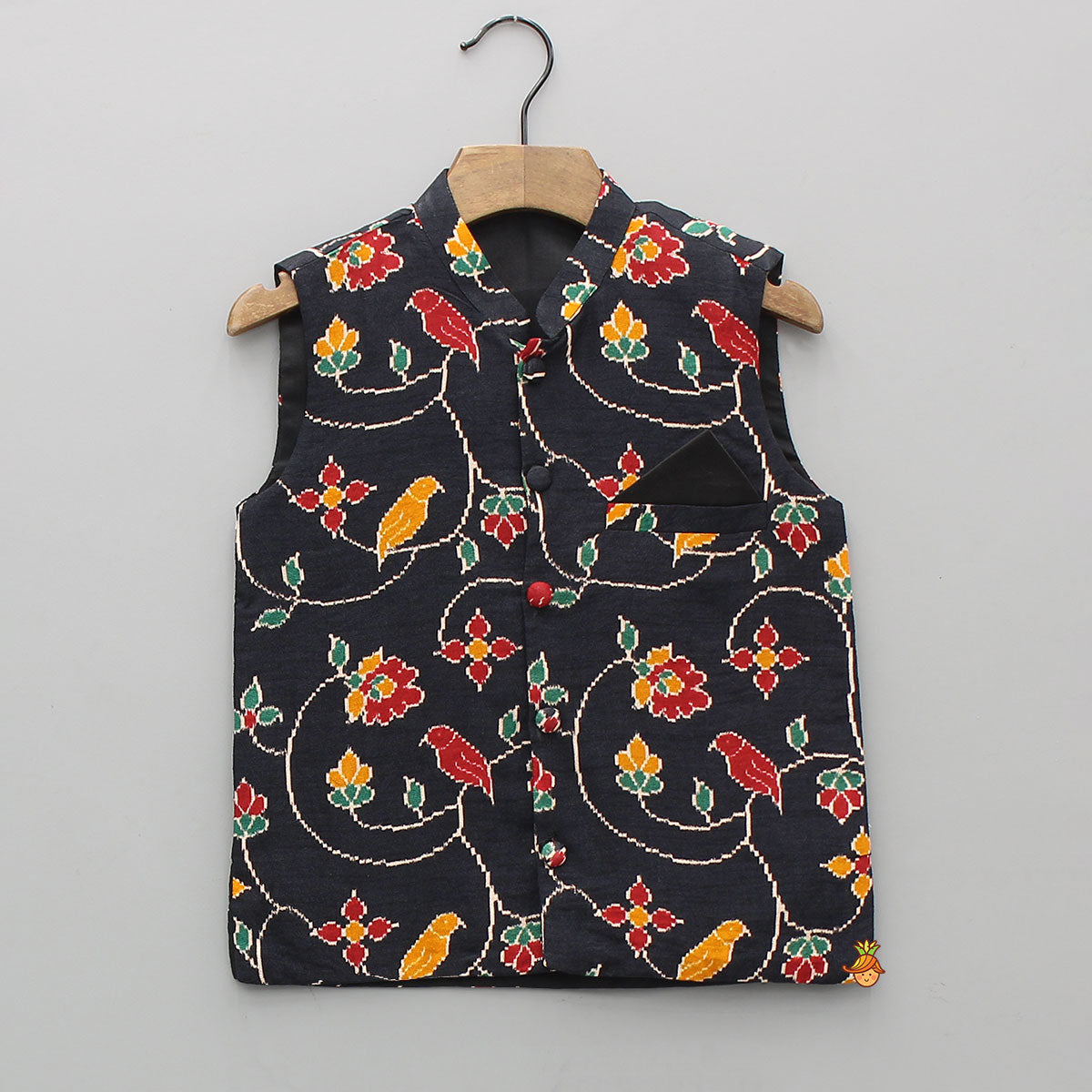 Pre Order: Ethnic Elegant Kurta With Pocket Detail Printed Jacket And Pyjama