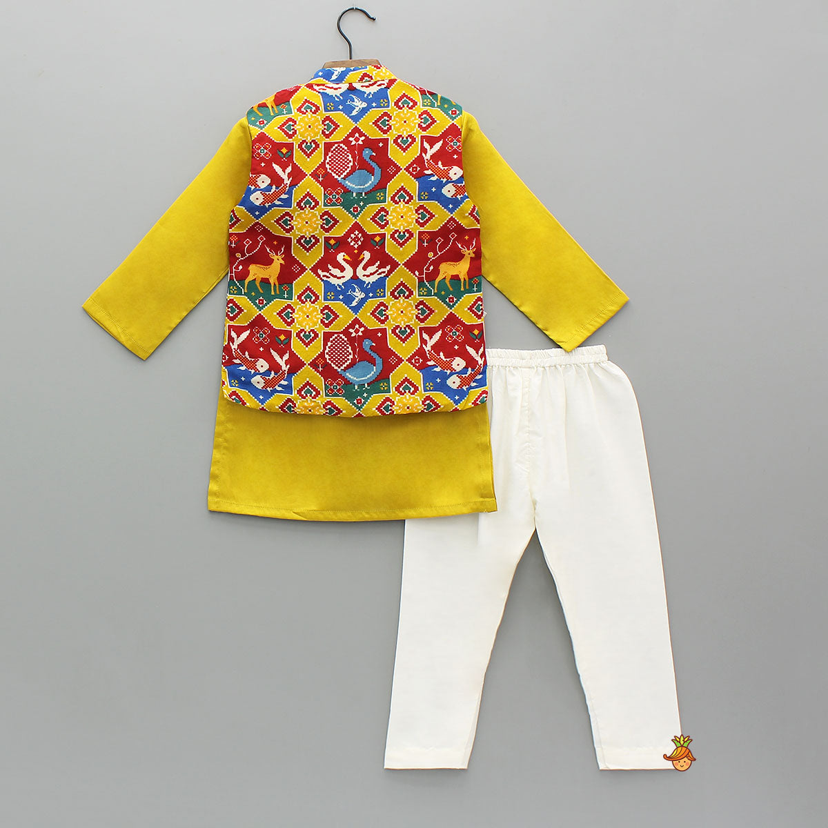 Pre Order: Ethnic Kurta With Pocket Detail Printed Jacket And Pyjama