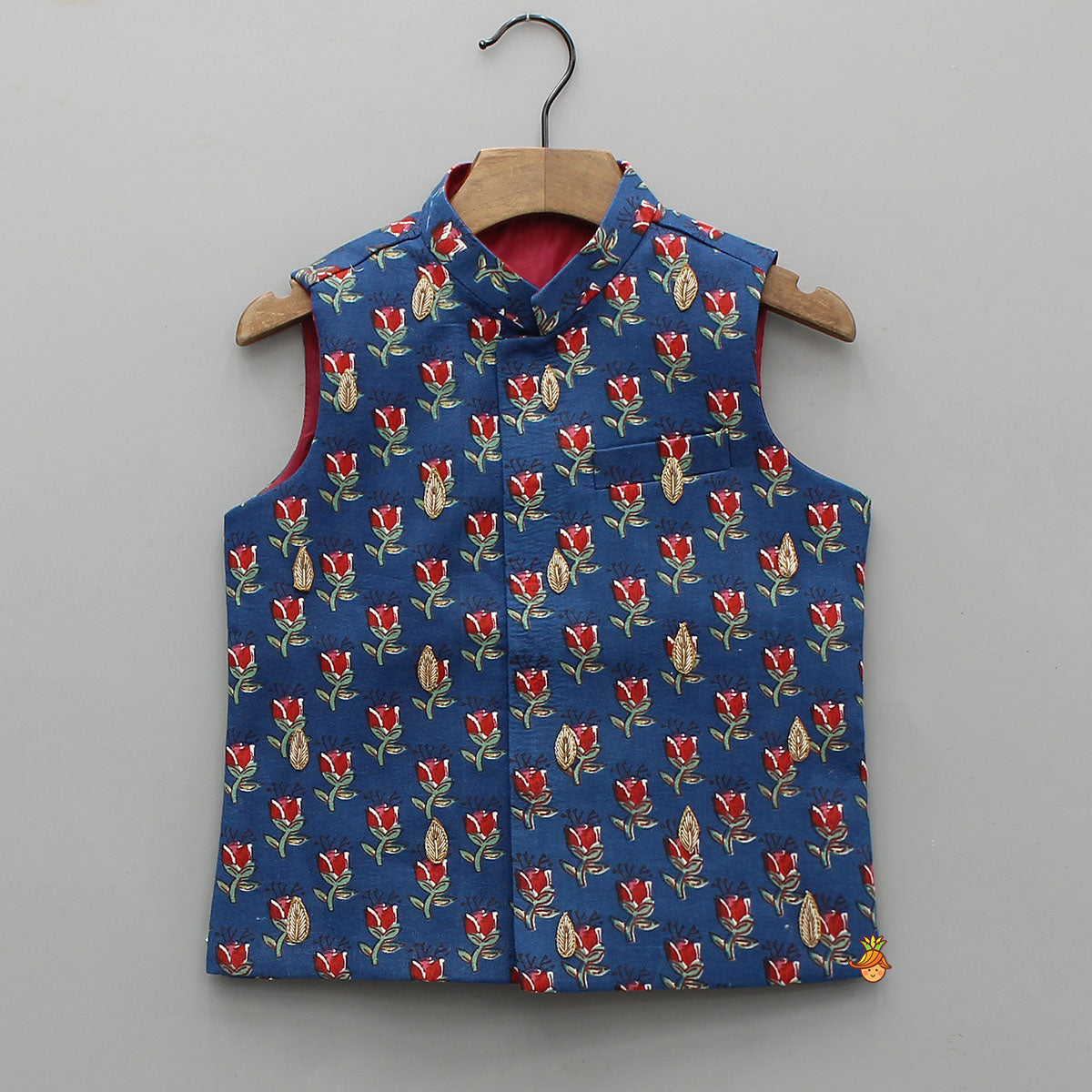 Pre Order: Ethnic Kurta With Pocket-Detail Jacket And Pyjama