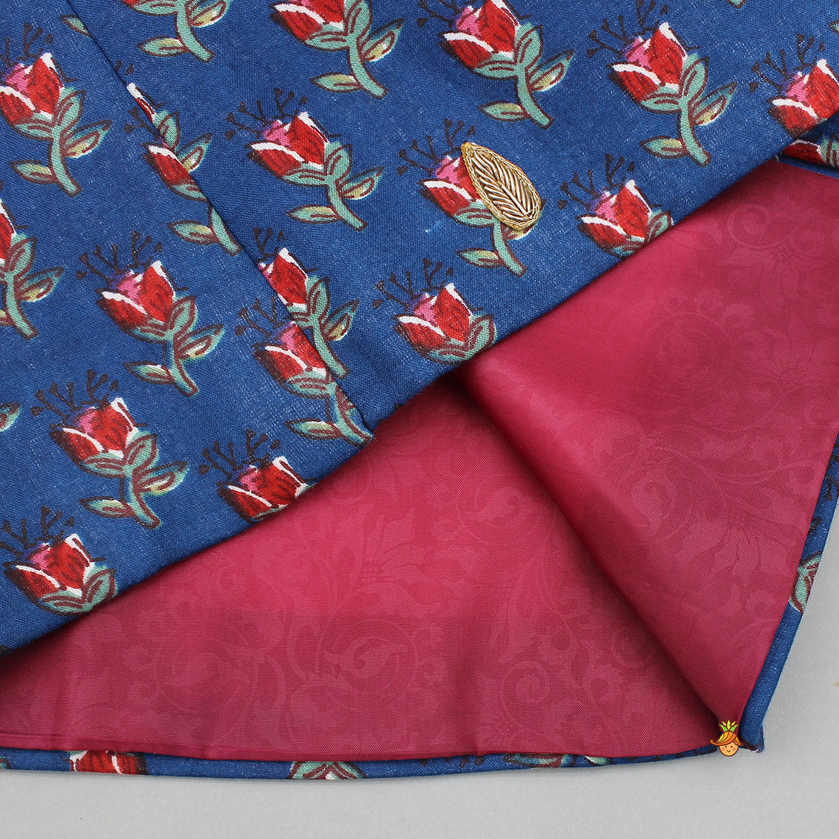 Pre Order: Ethnic Kurta With Pocket-Detail Jacket And Pyjama