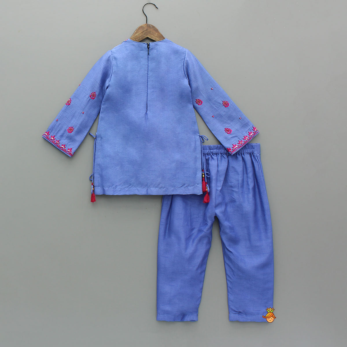 Pre Order: Contrasting Thread-Embroidered Kurti And Pant