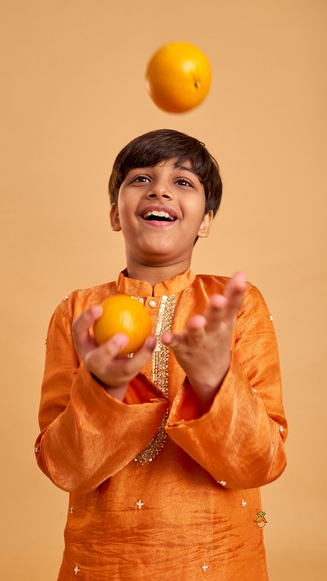 Pre Order: Shimmery Kurta With Embroidered Placket And Pyjama