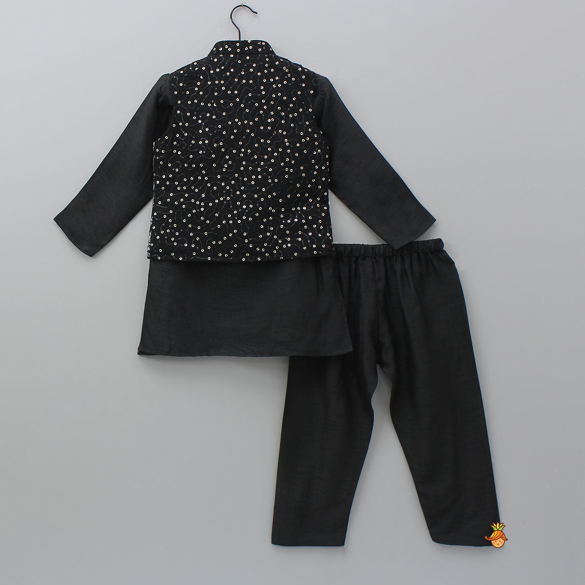 Pre Order: Elegant Kurta And Floral Embroidered Jacket With Pyjama