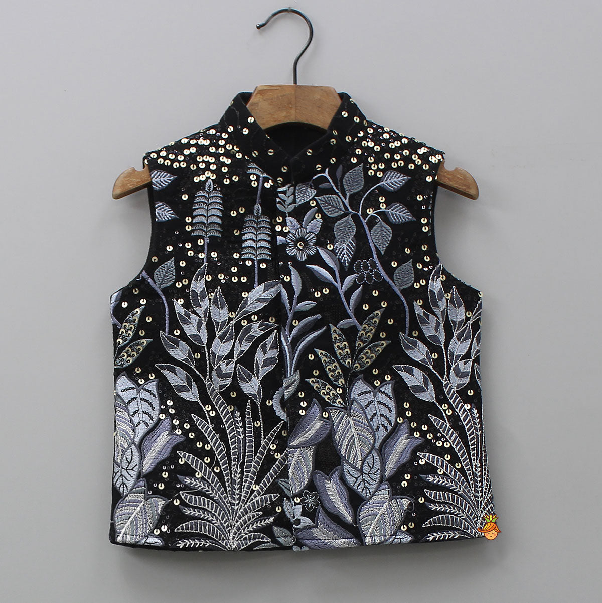 Pre Order: Elegant Kurta And Floral Embroidered Jacket With Pyjama