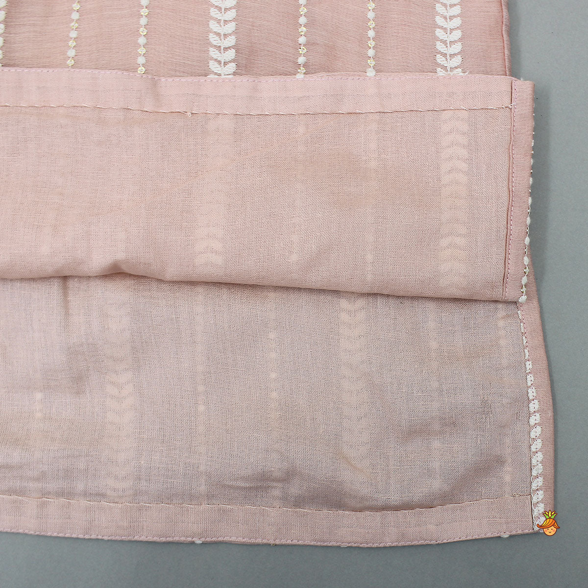 Pre Order: Thread-Embroidered Kurta With Pyjama