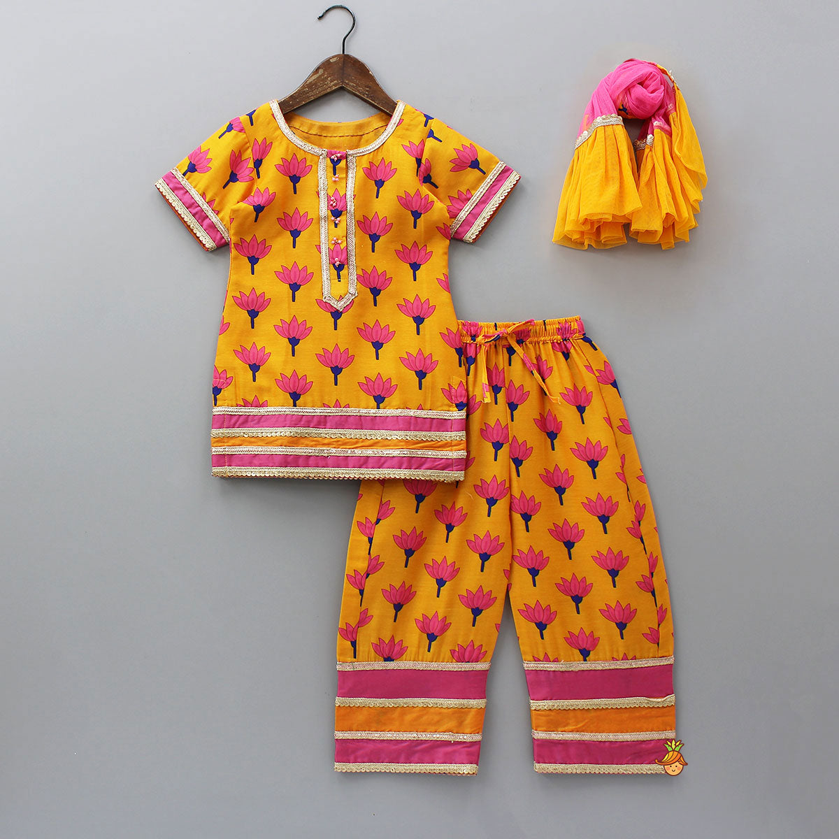 Pre Order: Elegant Floral Printed Kurti And Pant With Ruffle Dual-Tone Dupatta