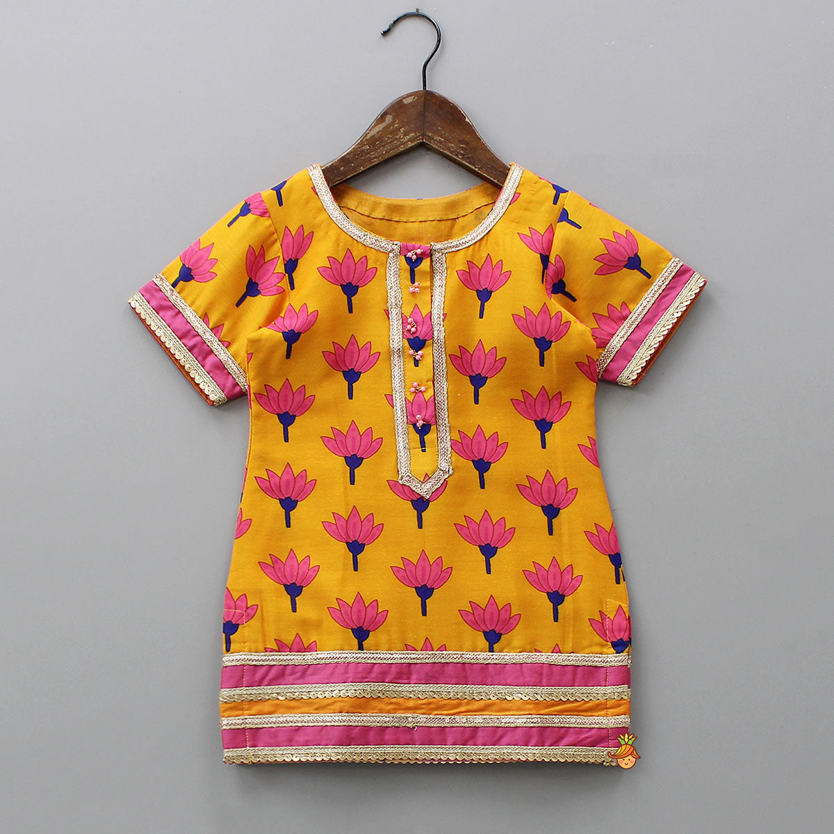 Pre Order: Elegant Floral Printed Kurti And Pant With Ruffle Dual-Tone Dupatta