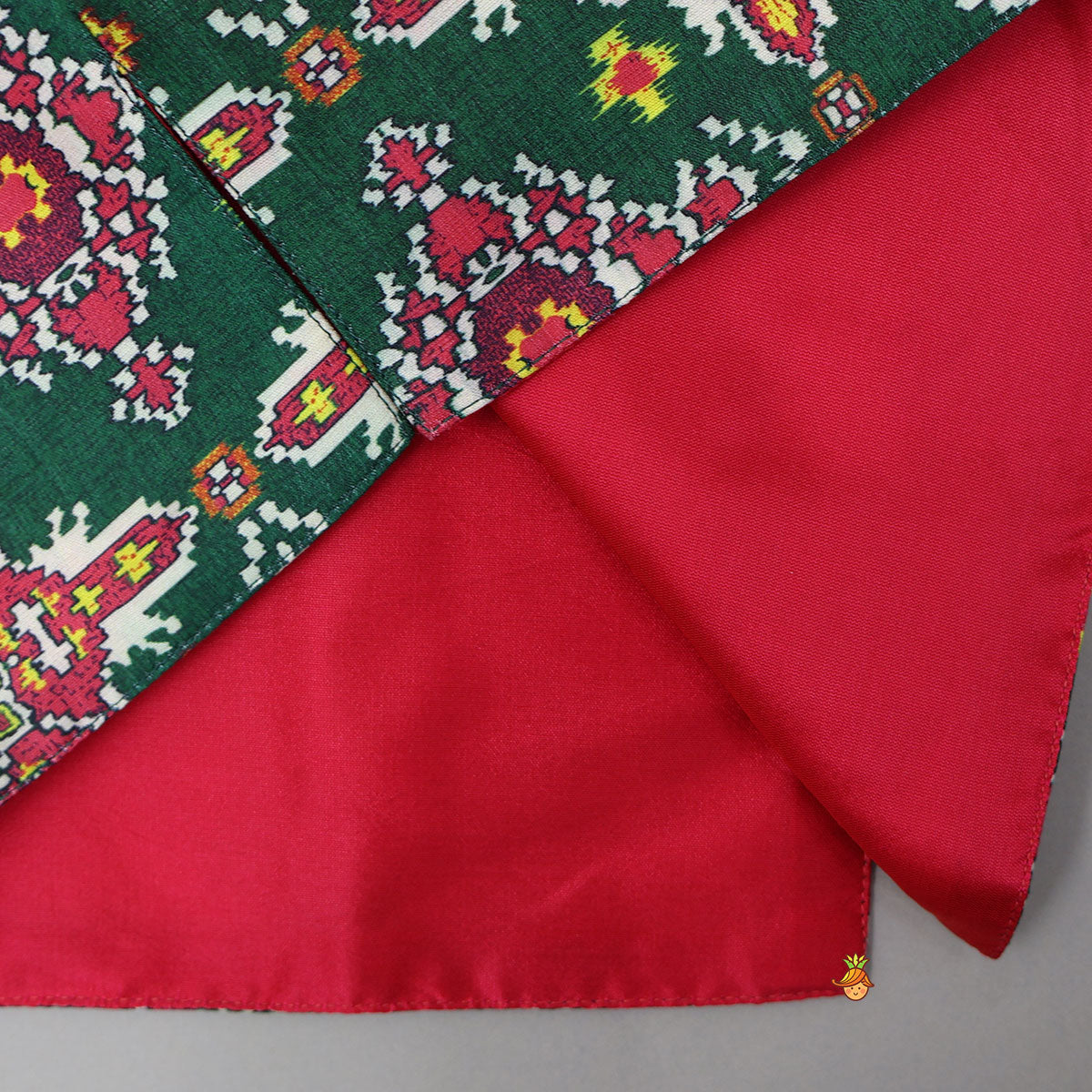 Elegant Kurta With Pocket-Detail Printed Jacket And Pyjama