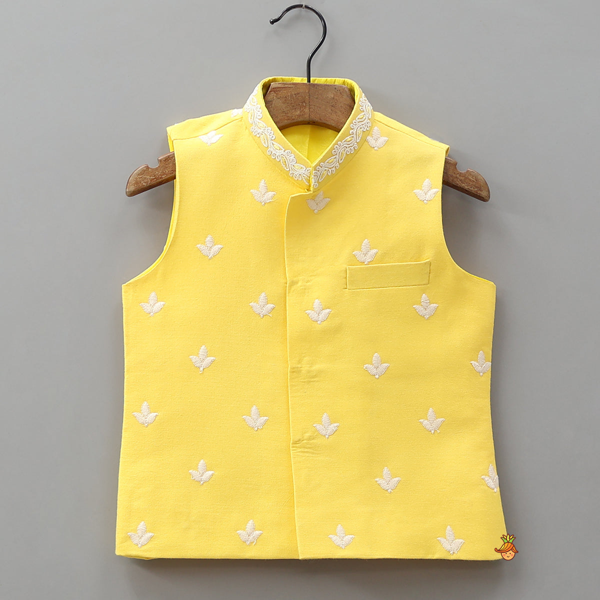 Pre Order: Ethnic Kurta With Thread-Work Jacket And Pyjama