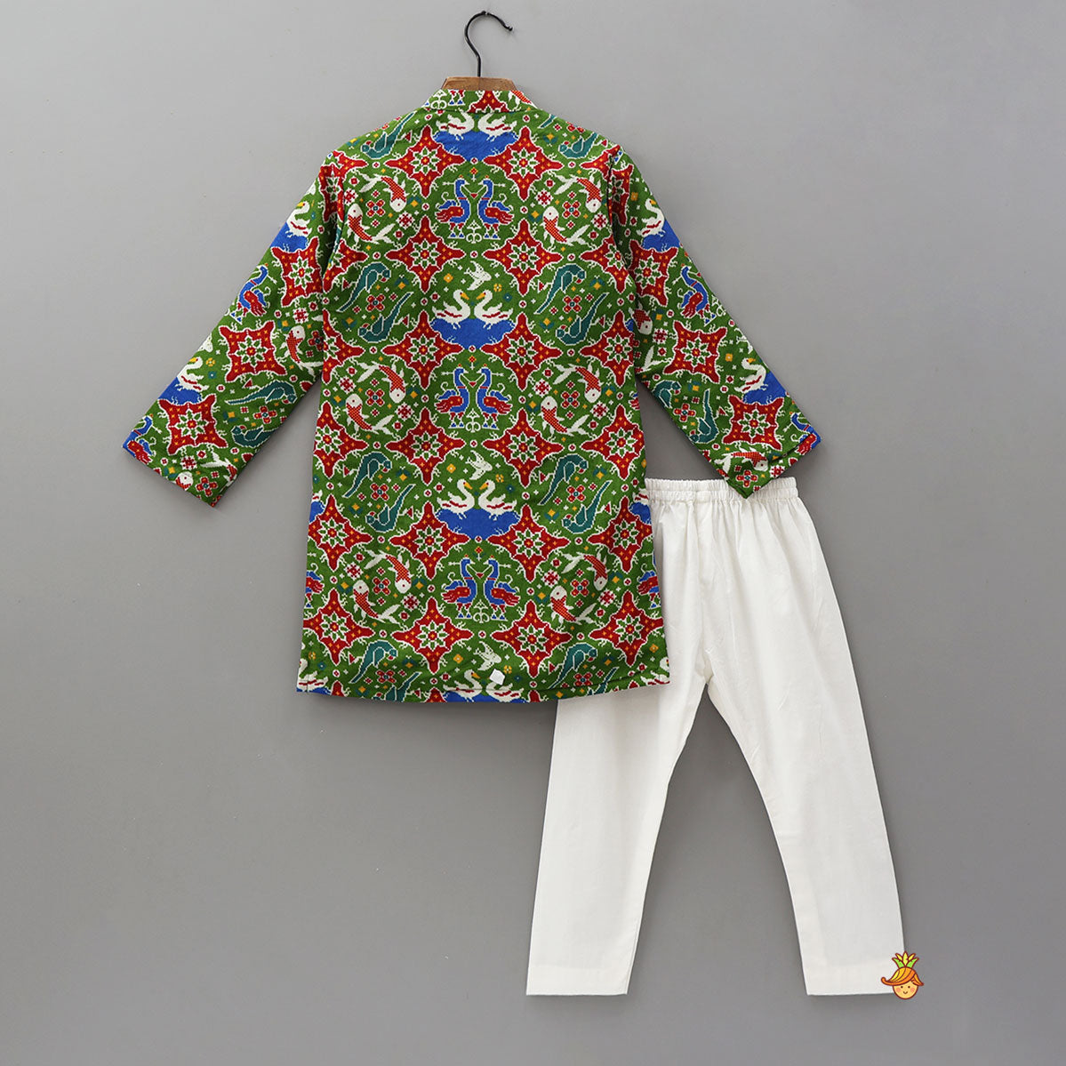 Pre Order: Printed Pin Tuck Detailed Ethnic Kurta With Pyjama