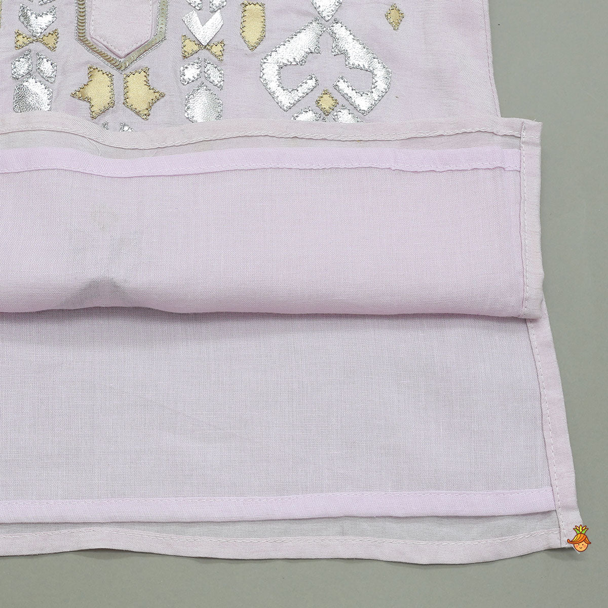 Pre Order: Elegant Embroidered Kurta And Pyjama