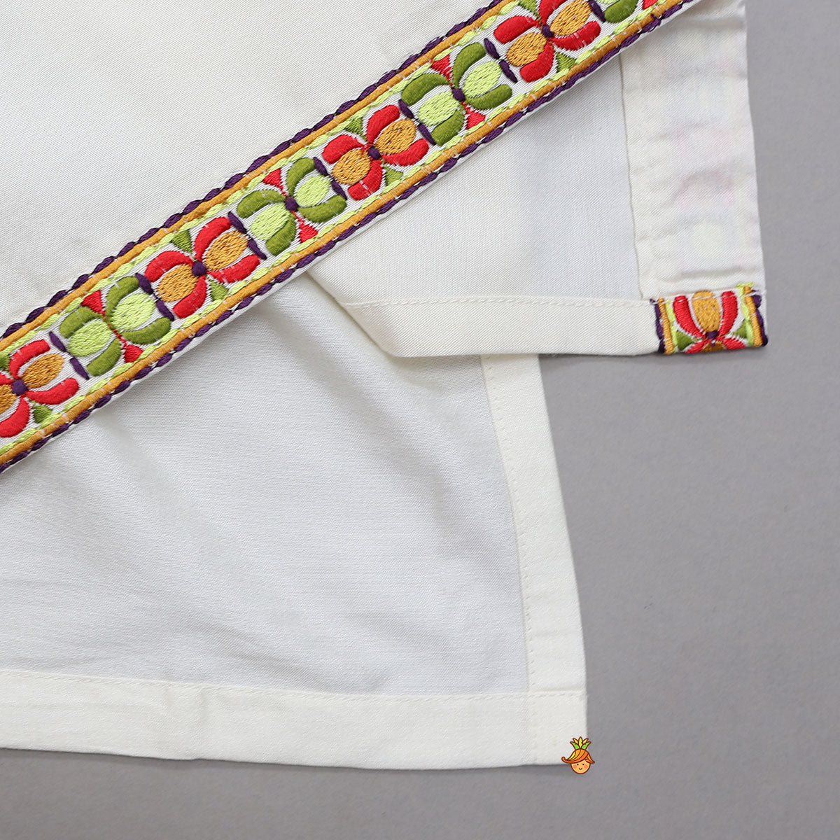 Pre Order: Ethnic Kurta With Printed Jacket And Pyjama