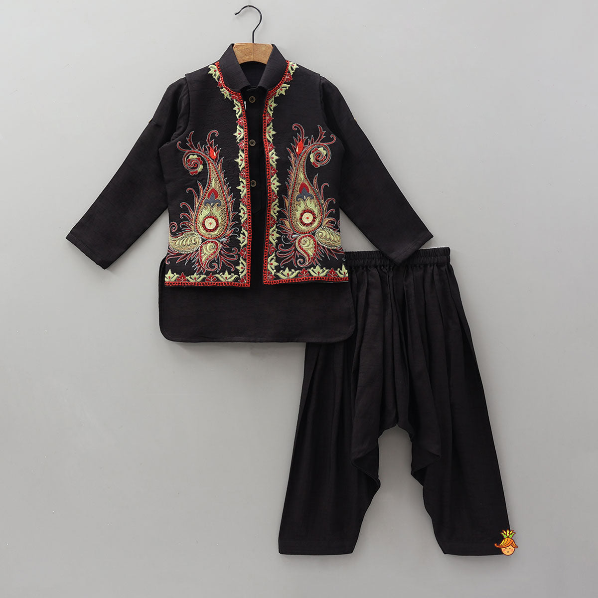 Pre Order: Collar Neck Kurta With Thread Embroidered Jacket And Patiala