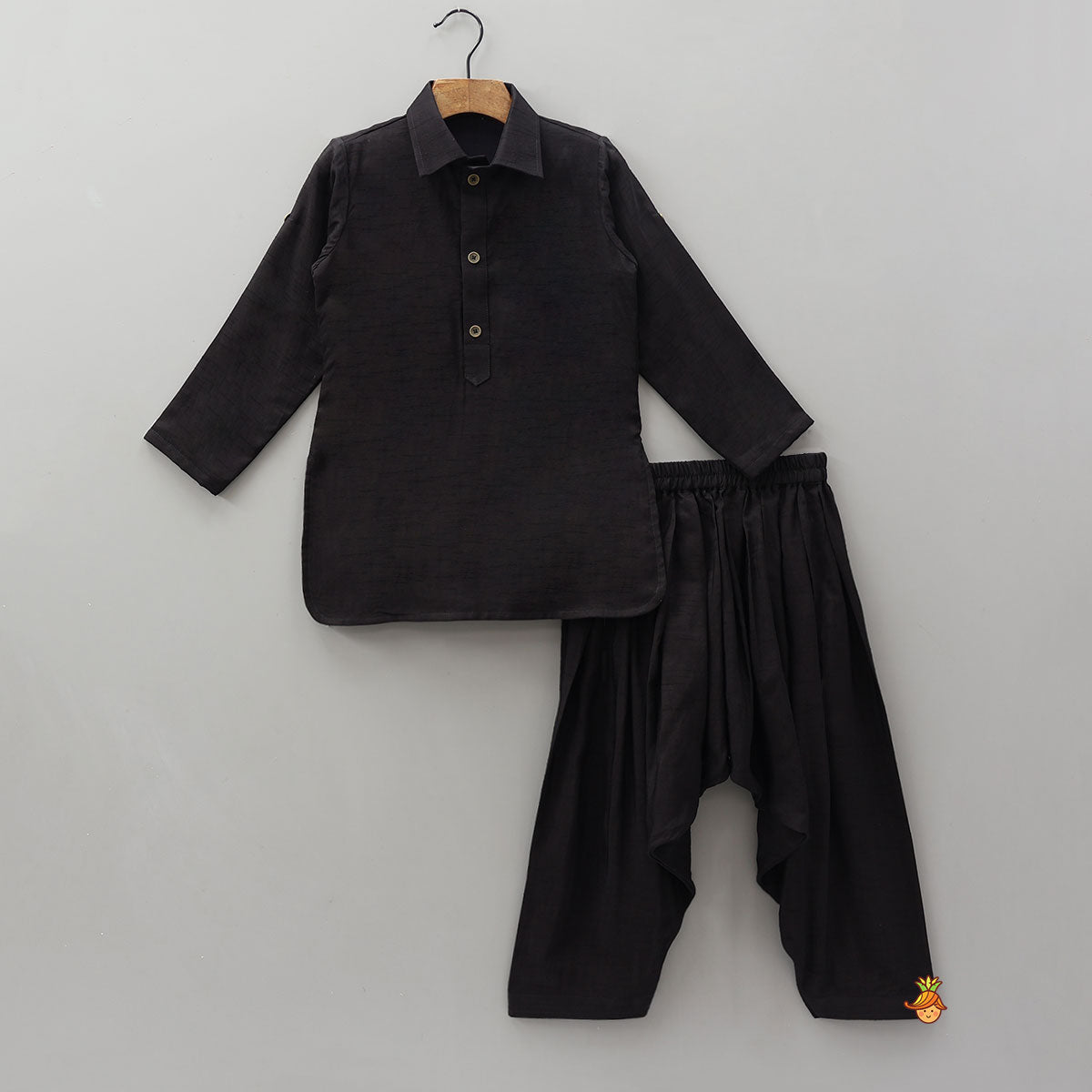 Pre Order: Collar Neck Kurta With Thread Embroidered Jacket And Patiala