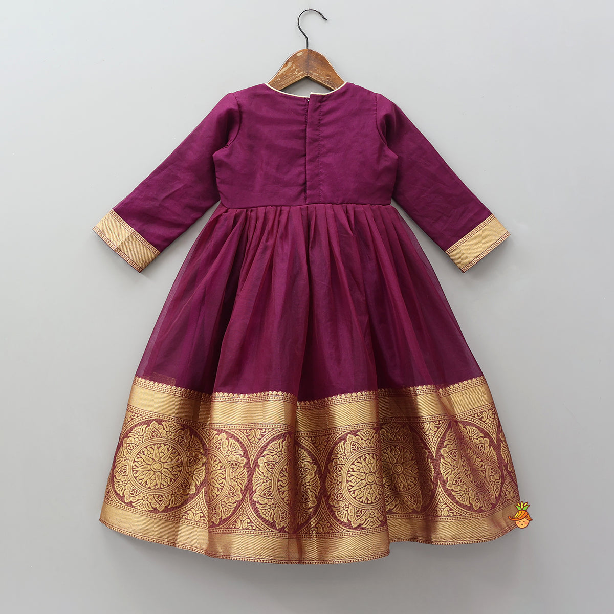 Pre Order: Elegant Embroidered Kurti With Border Detailing