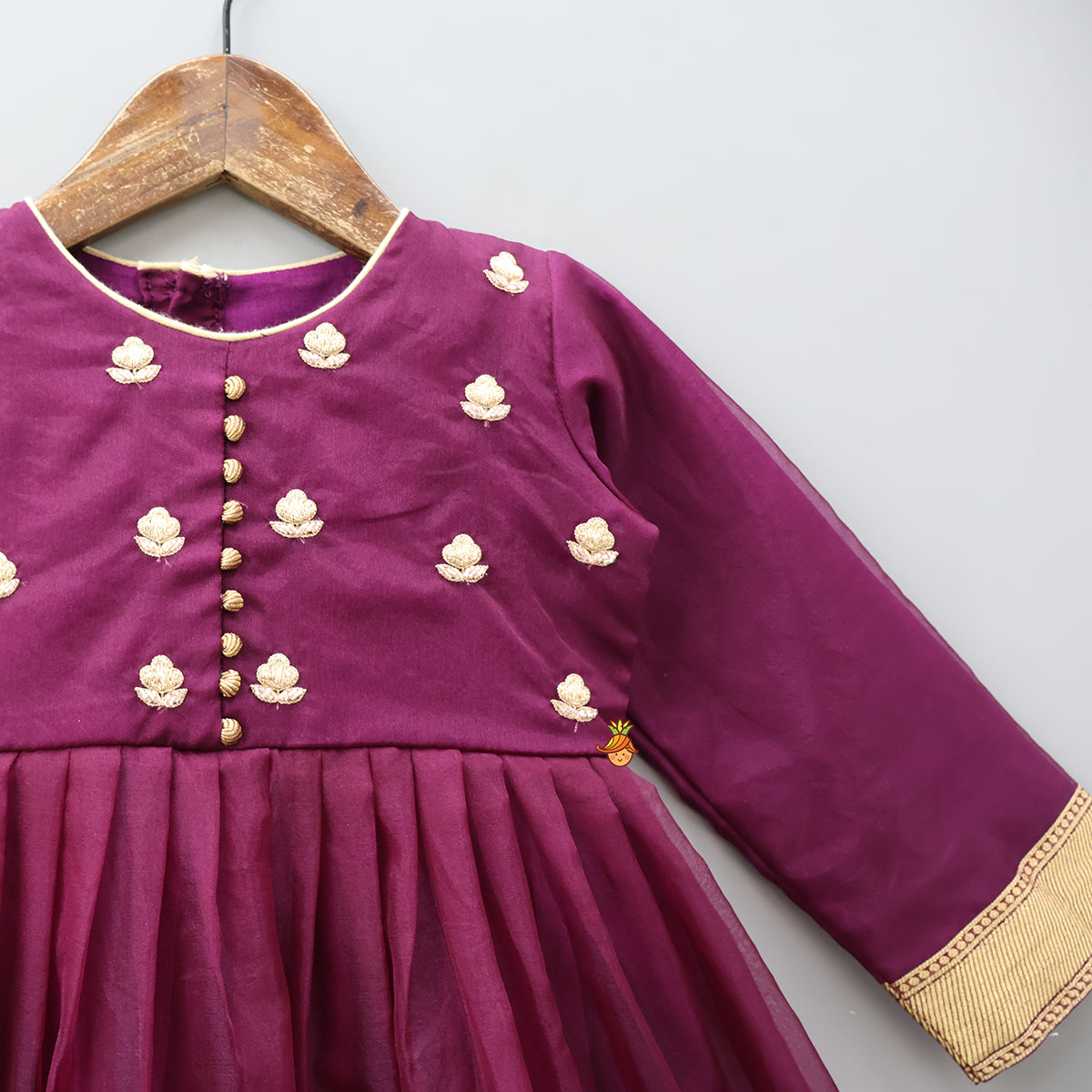 Pre Order: Elegant Embroidered Kurti With Border Detailing