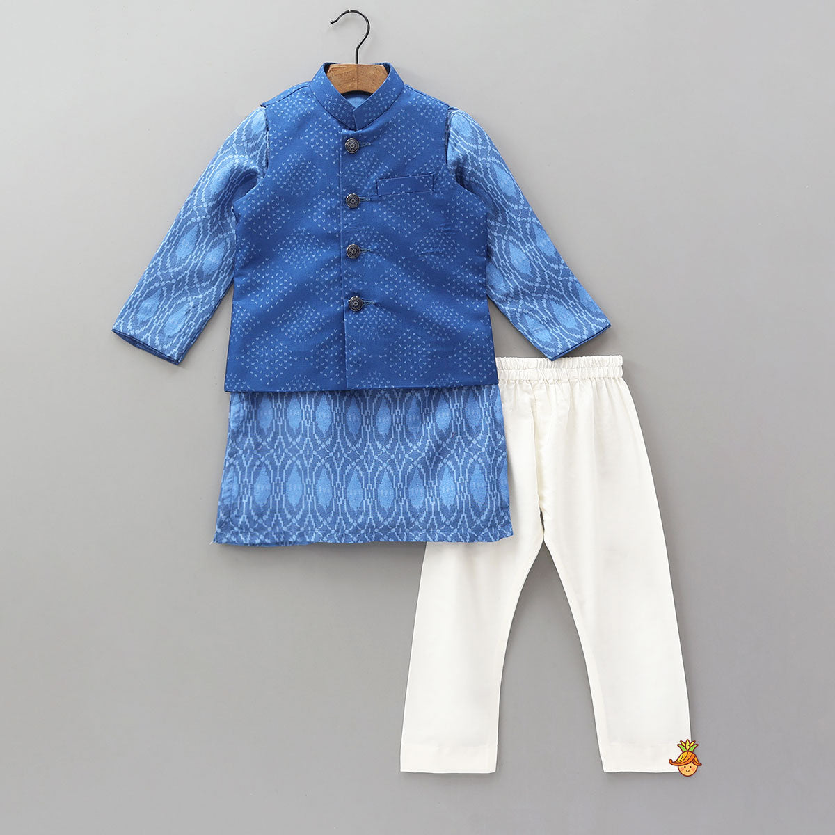 Pre Order: Elegant Printed Kurta With Jacket And Pyjama