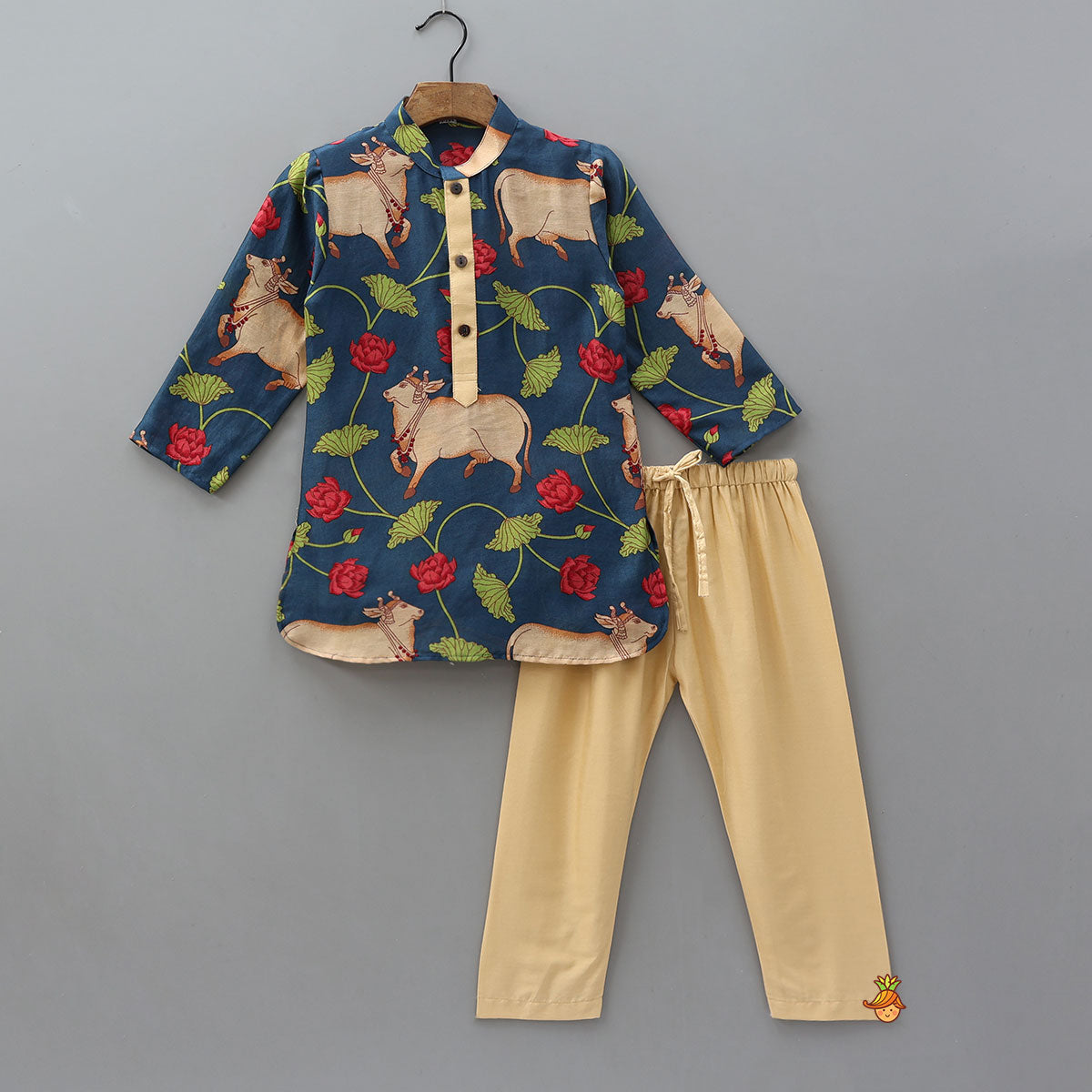 Pre Order: Curved Hem Kurta With Printed Jacket And Pyjama