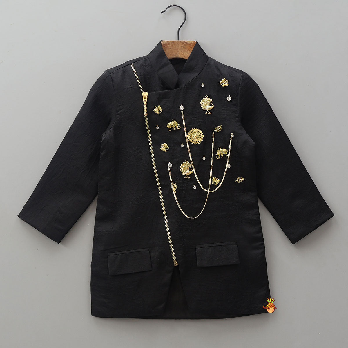 Pre Order: Chain Embellished Kurta And Pyjama