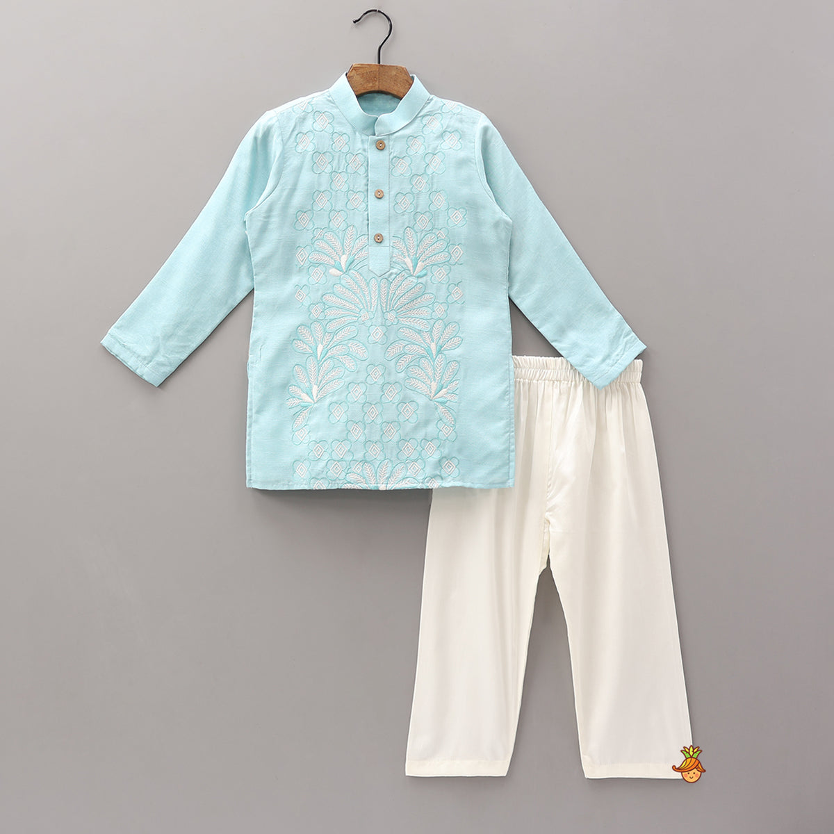 Pre Order: Thread Embroidered Ethnic Kurta With Pyjama