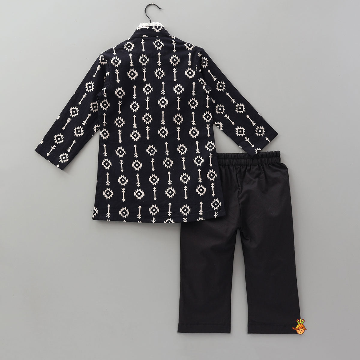 Pre Order: Printed Pocket Detail Ethnic Kurta With Pyjama