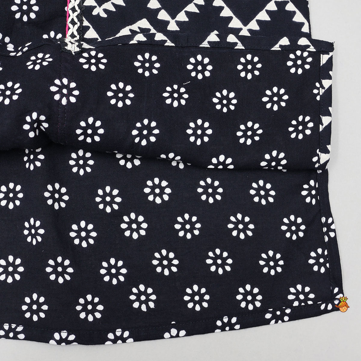 Pre Order: Zig-Zag And Floral Printed Kurta With Pyjama