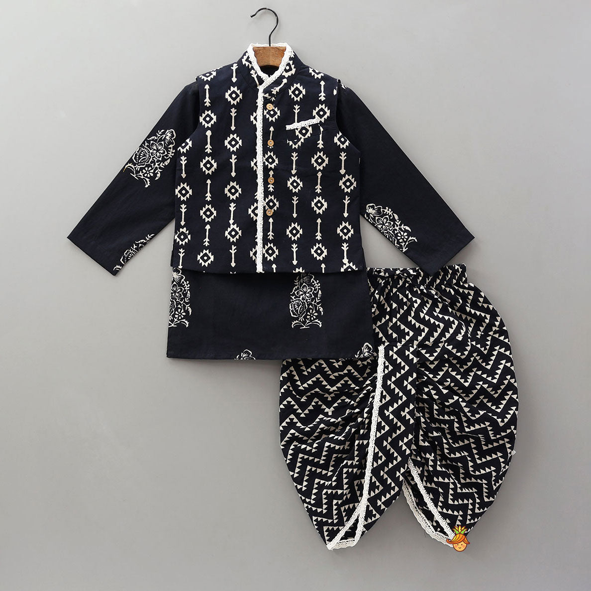 Pre Order: Ethnic Kurta With Front Pocket Jacket And Dhoti