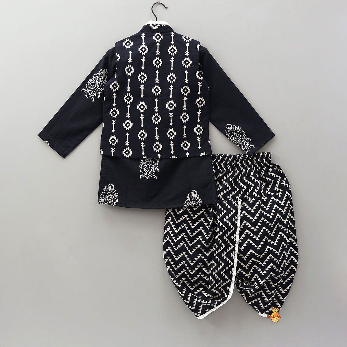 Pre Order: Ethnic Kurta With Front Pocket Jacket And Dhoti