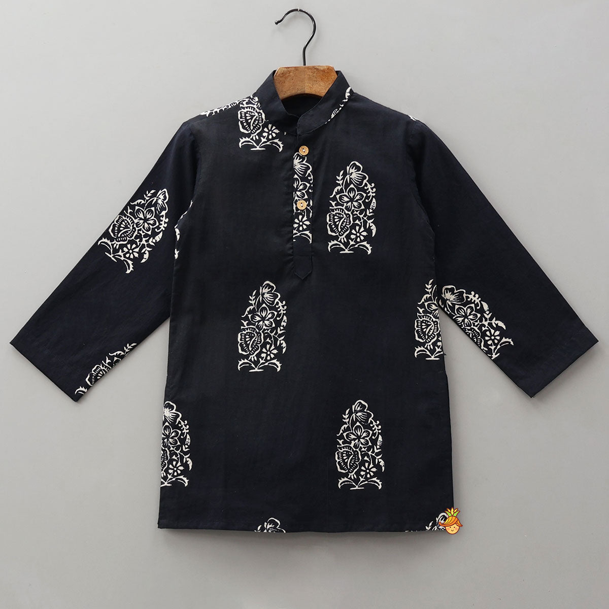 Pre Order: Ethnic Kurta With Front Pocket Jacket And Dhoti