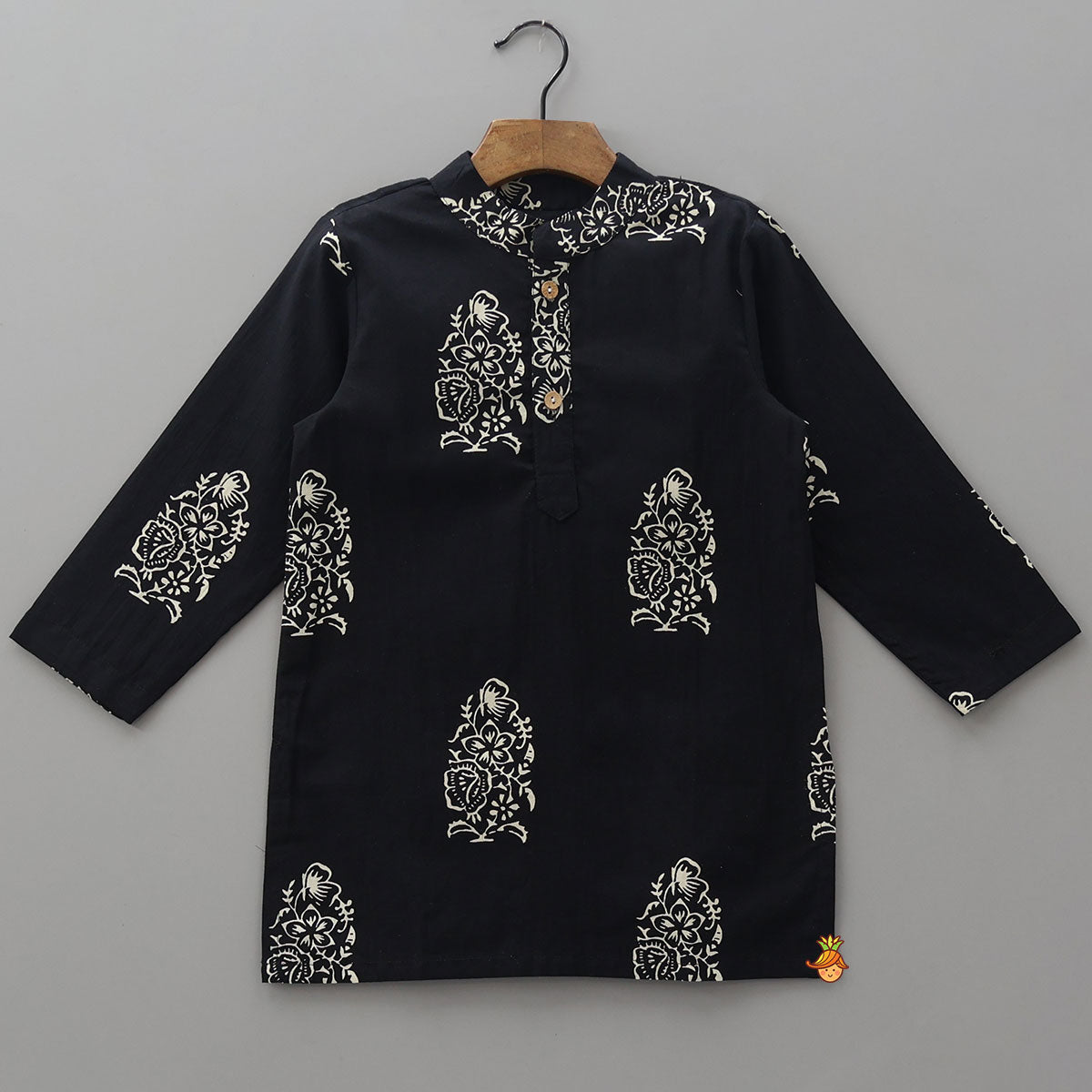 Pre Order: Ethnic Kurta With Front Pocket Jacket And Dhoti