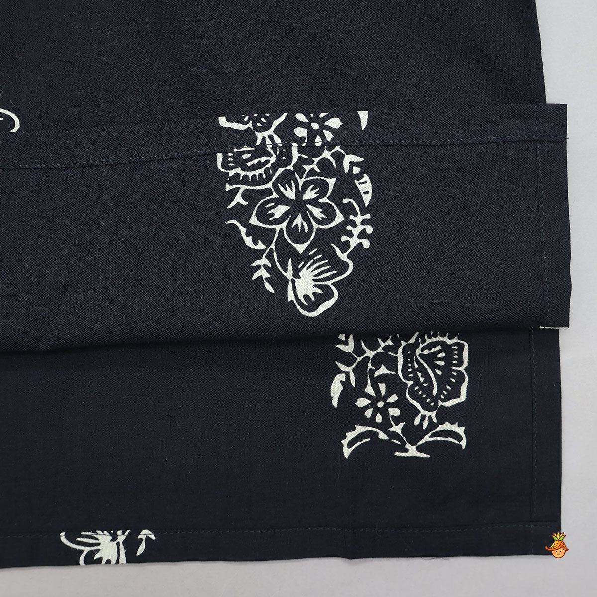 Pre Order: Ethnic Kurta With Front Pocket Jacket And Dhoti