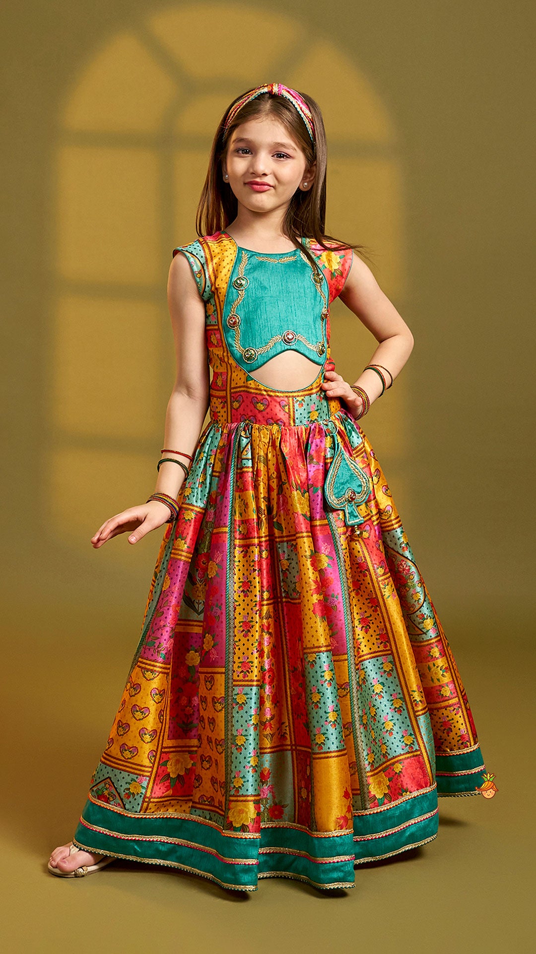 Elegant Multicolour Printed Sleeveless Dress With Attached Bag And Matching Hairband