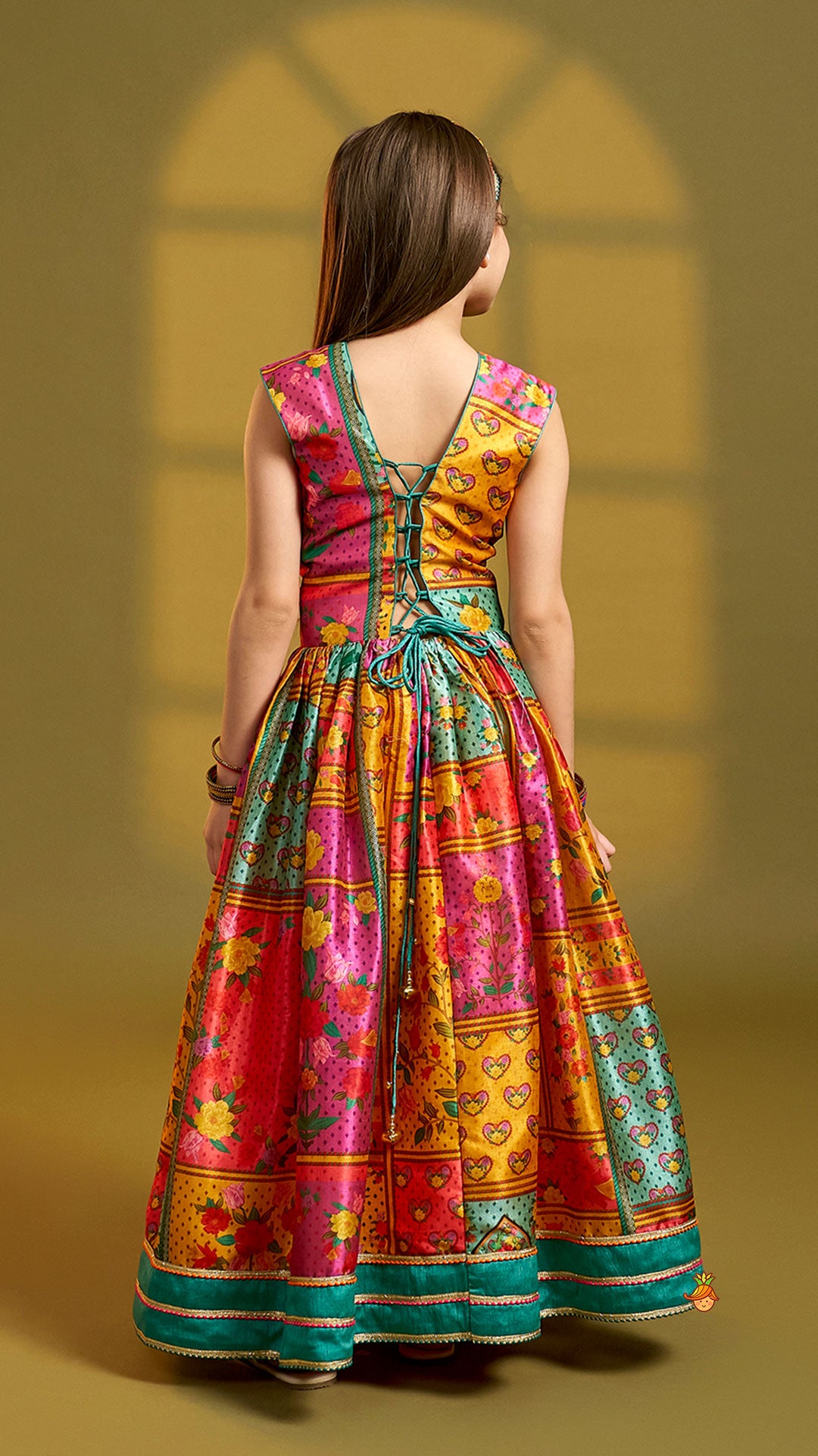 Elegant Multicolour Printed Sleeveless Dress With Attached Bag And Matching Hairband