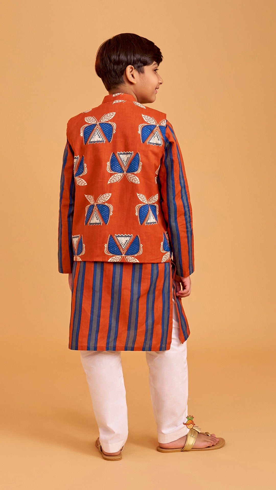 Pre Order: Vertical Striped Ethnic Kurta With Printed Jacket And Pyjama