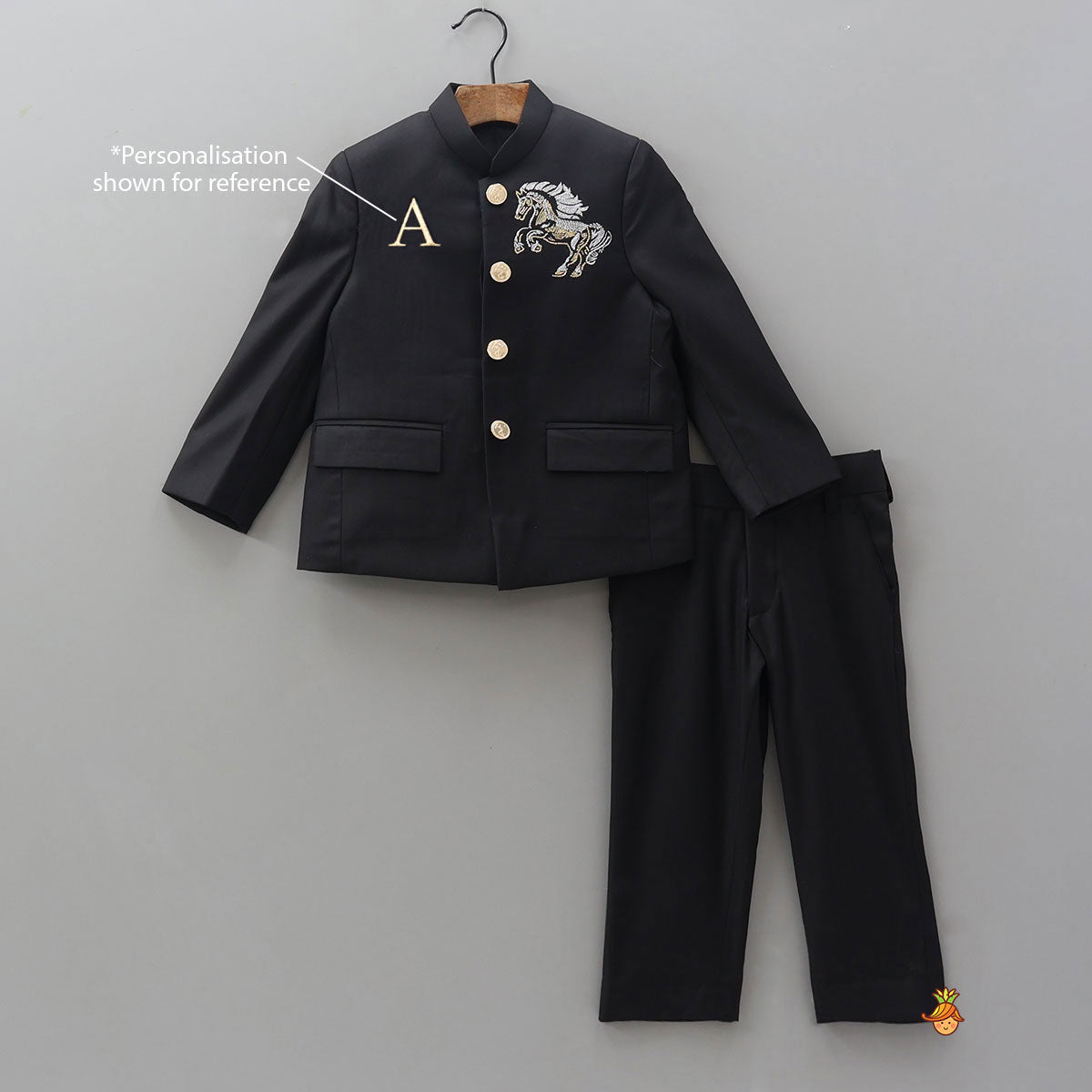 Pre Order: Dual Pocket Detail Elegant Sherwani And Pant