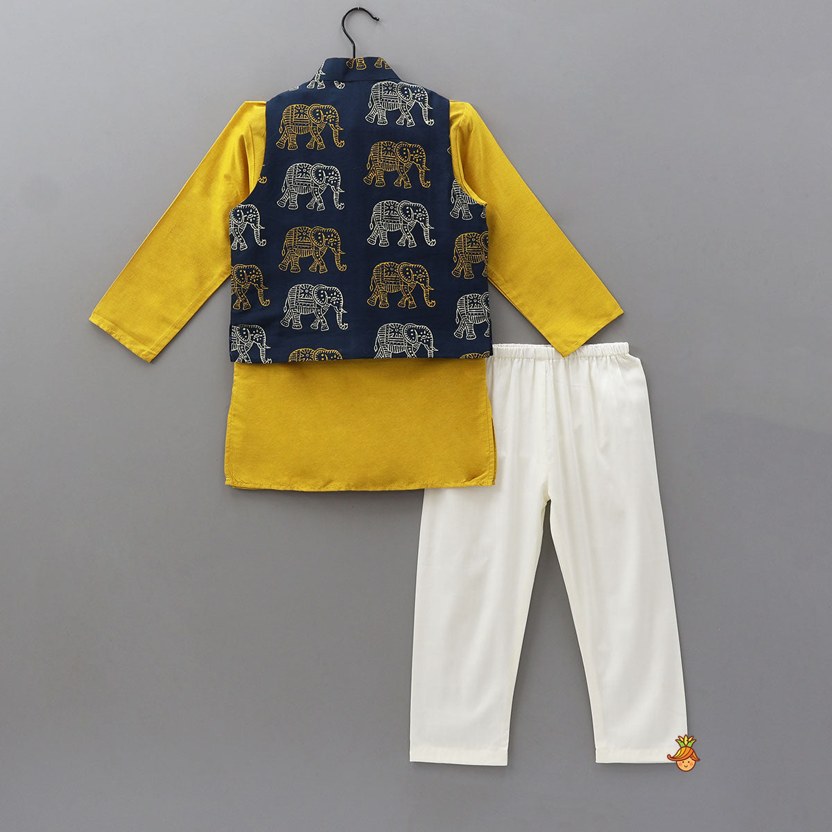 Kurta With Animal Motif Printed Contrasting Jacket And Pyjama