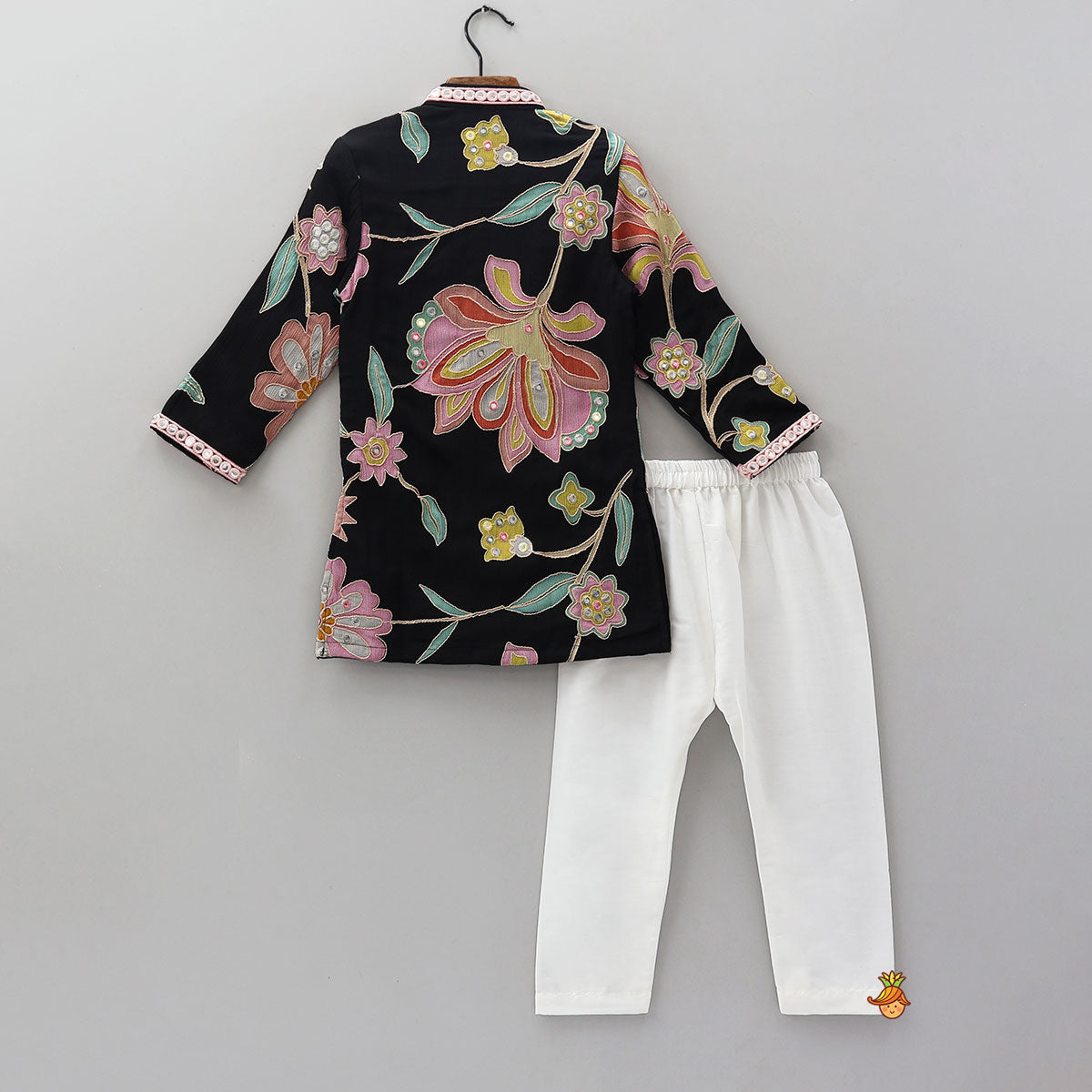 Pre Order: Stylish Floral Kurta With Patch Pocket Detail And Pyjama