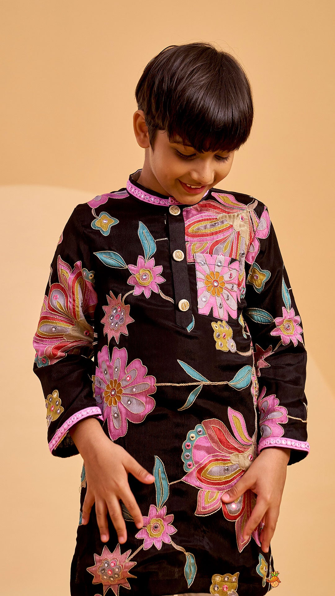 Pre Order: Stylish Floral Kurta With Patch Pocket Detail And Pyjama