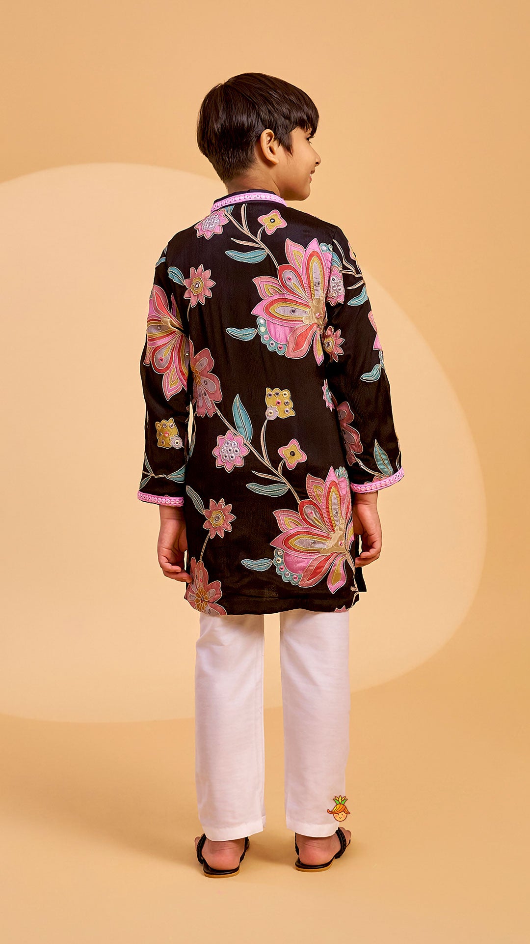 Pre Order: Stylish Floral Kurta With Patch Pocket Detail And Pyjama