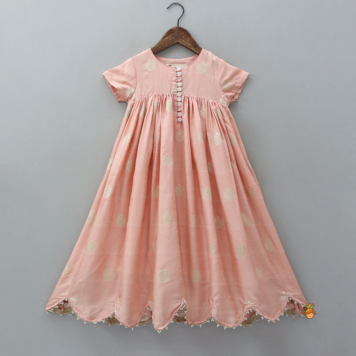 Loop Floral Button-Detail Elegant Kurti