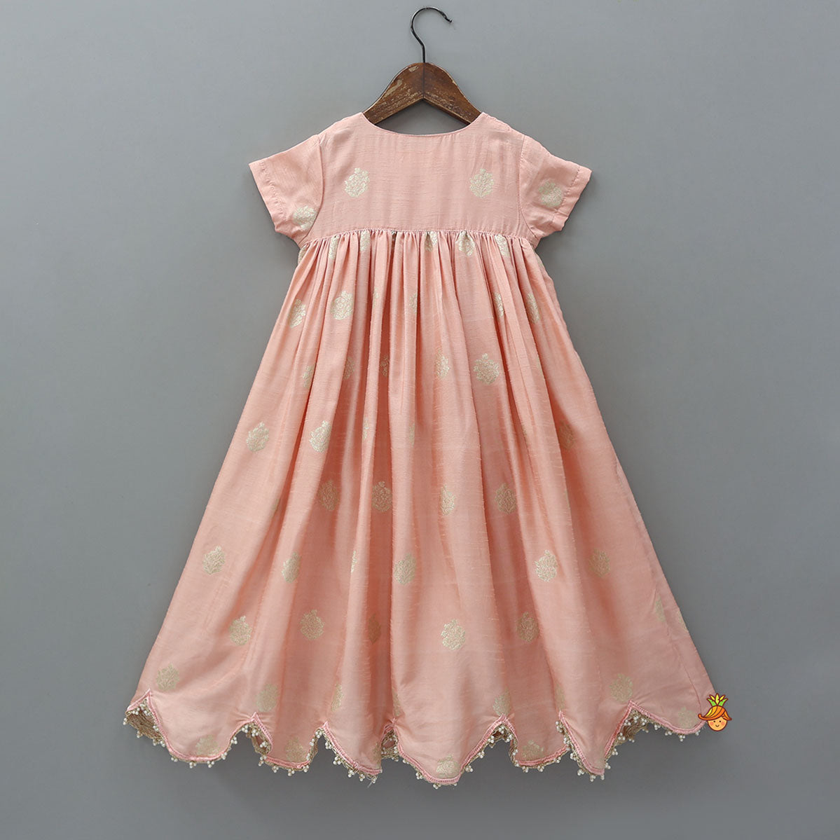 Loop Floral Button-Detail Elegant Kurti