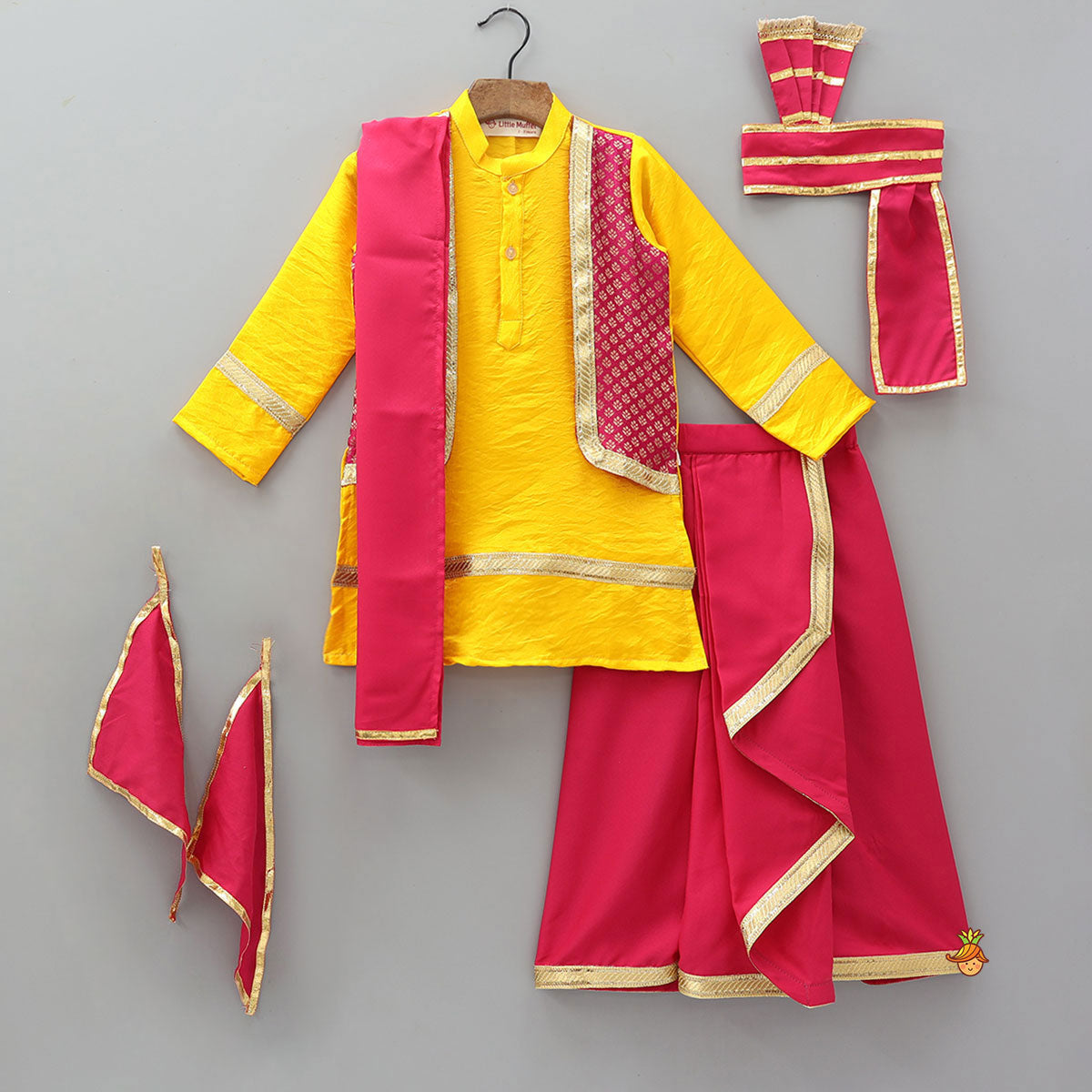 Shimmery Festive Kurta With Lungi, Turban And Accessories Set