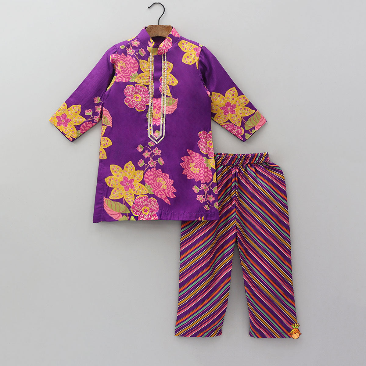 Pre Order: Printed Ethnic Kurta With Striped Pyjama