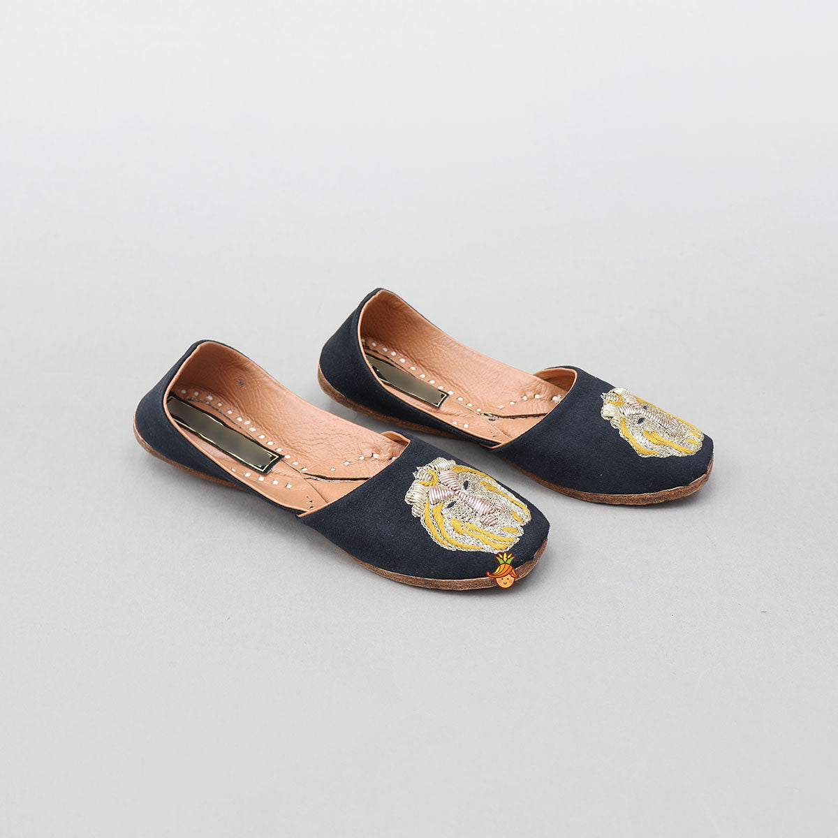 Animal Motif Embroidered Jutti