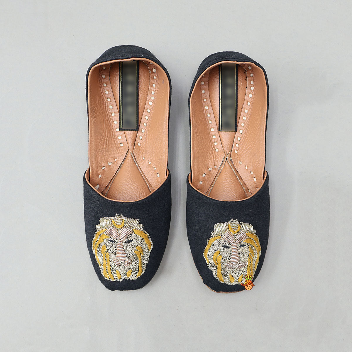 Animal Motif Embroidered Jutti