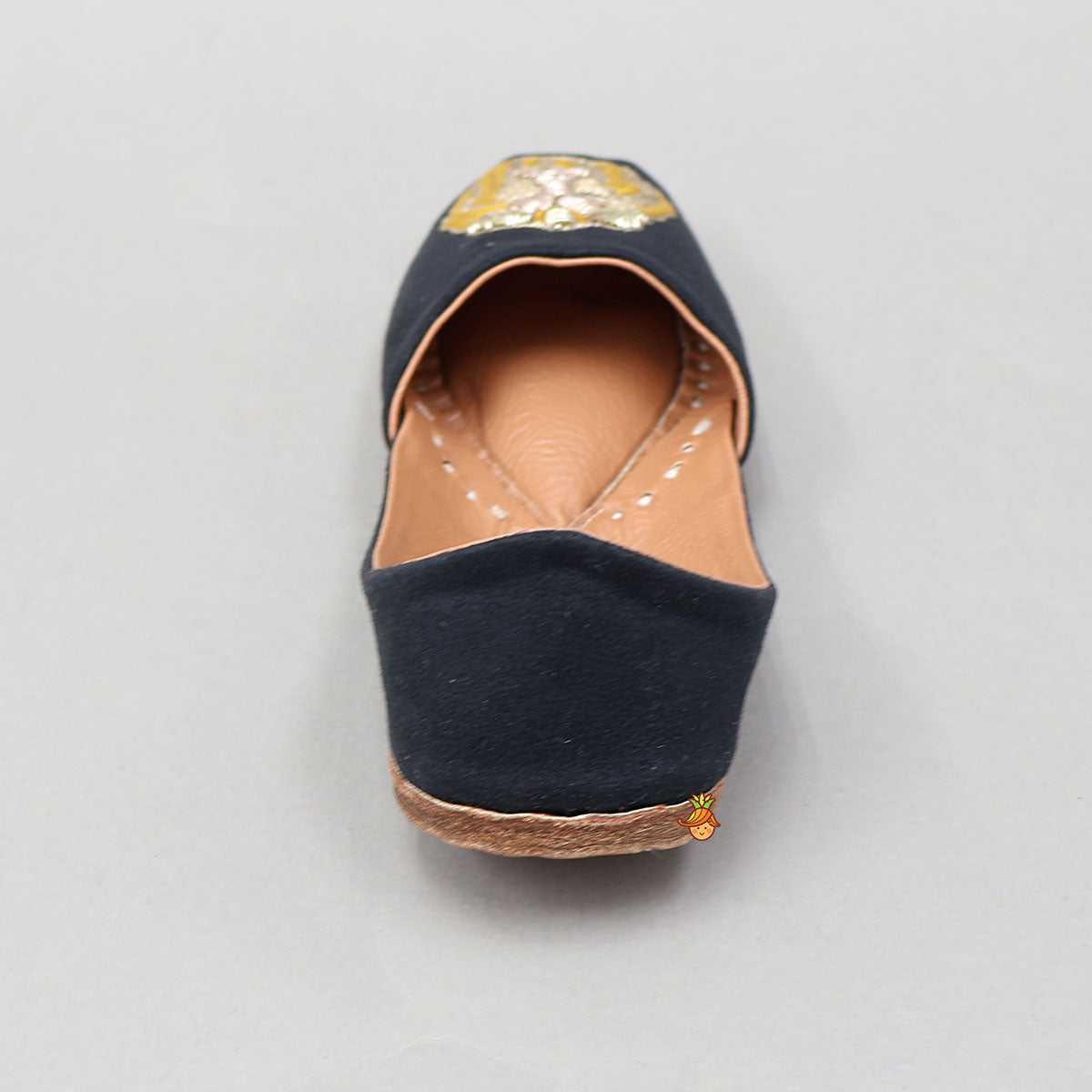 Animal Motif Embroidered Jutti