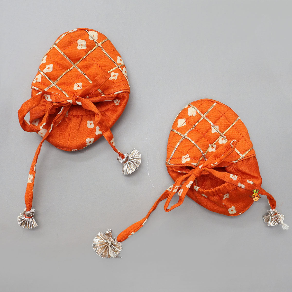 Pre Order: Bandhani Printed Infant Baby Set With Swaddle And Cap