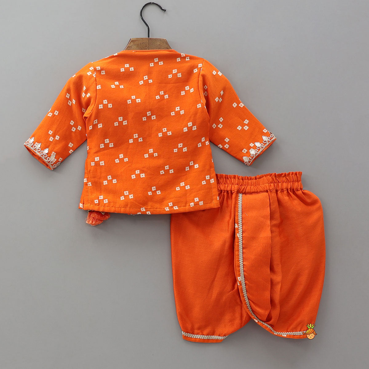 Pre Order: Bandhani Printed Infant Baby Set With Swaddle And Cap