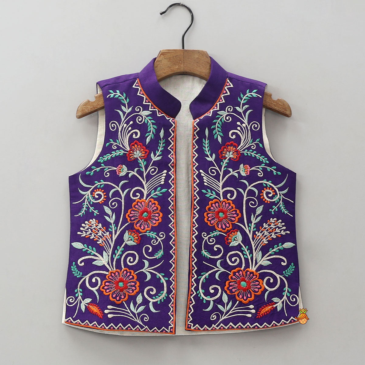 Pre Order: Ethnic Kurta With Thread Embroidered Front Open Jacket And Pyjama