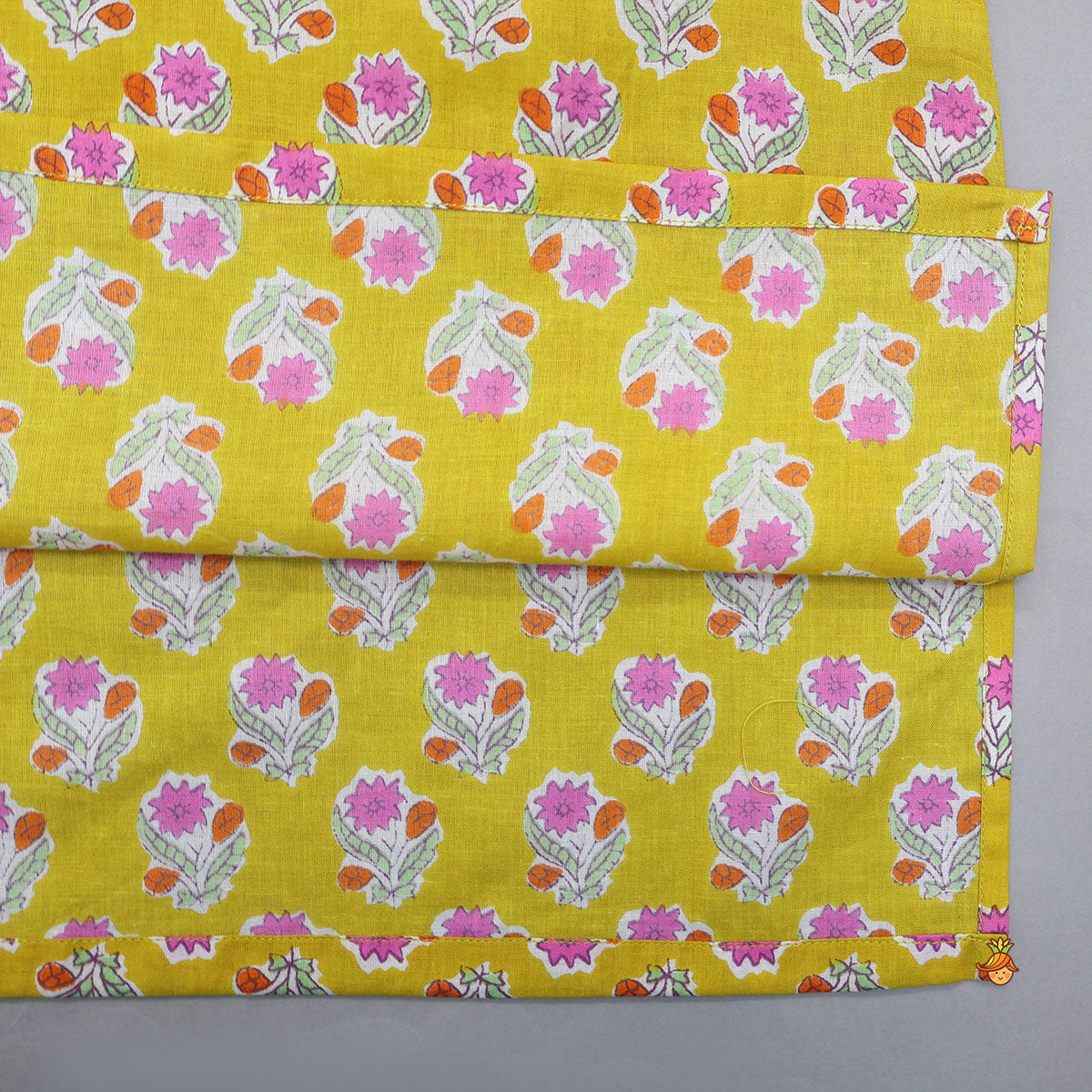 Side Button Detail Printed Kurta And Pyjama